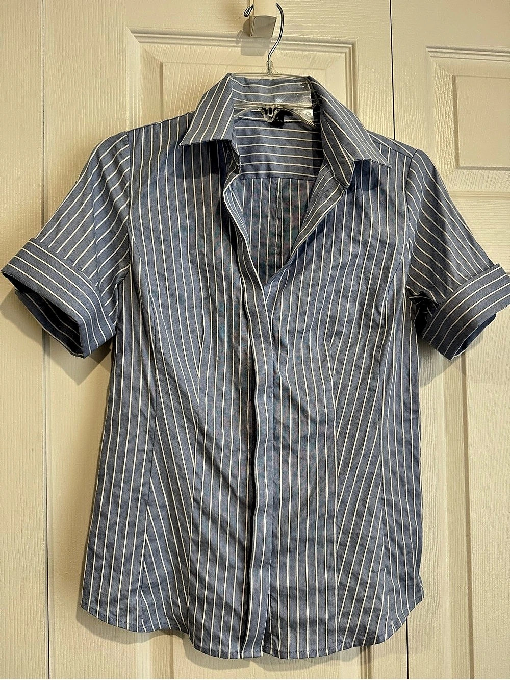 Ann Taylor Striped Button Down in Blue & White Size 4